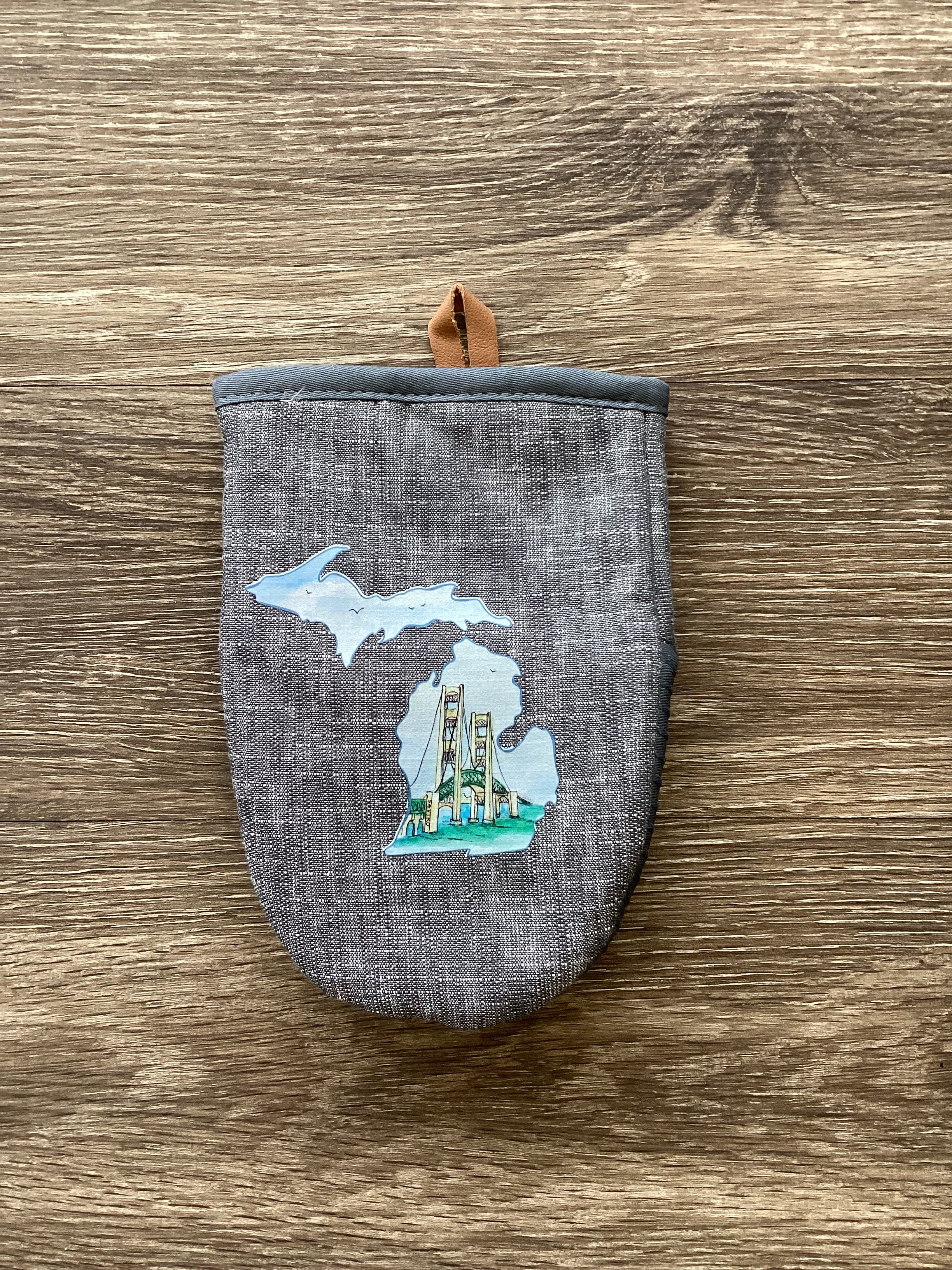 Mackinaw Bridge - Michigan - Short Oven Mitt