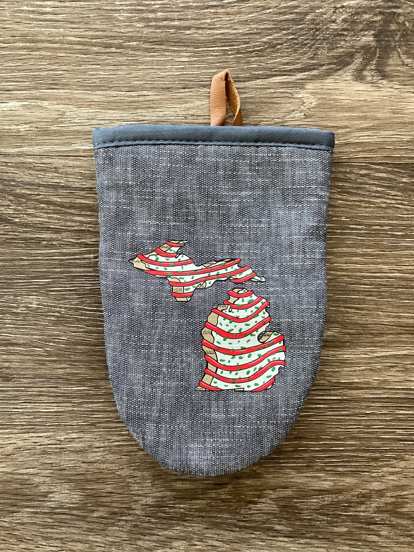 Christmas Cake - Michigan - Short Oven Mitt