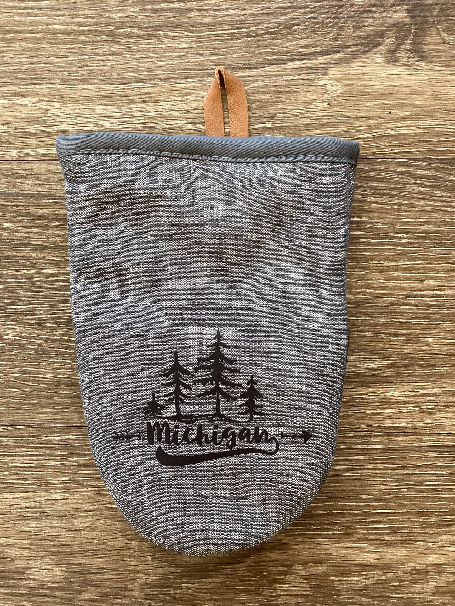 "Michigan" Forest - Word - Short Oven Mitt