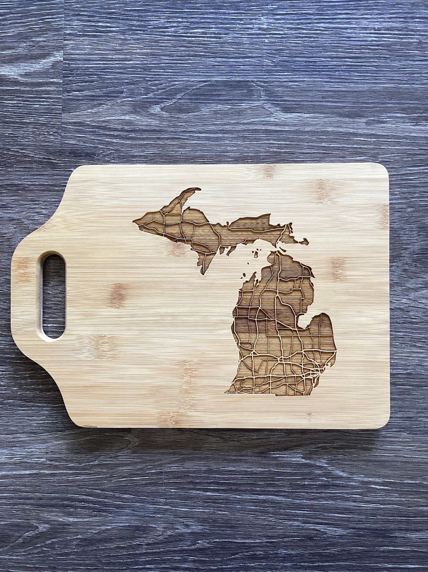Road Map - Michigan - Wooden Engraved - Cutting Board 13"x 9"