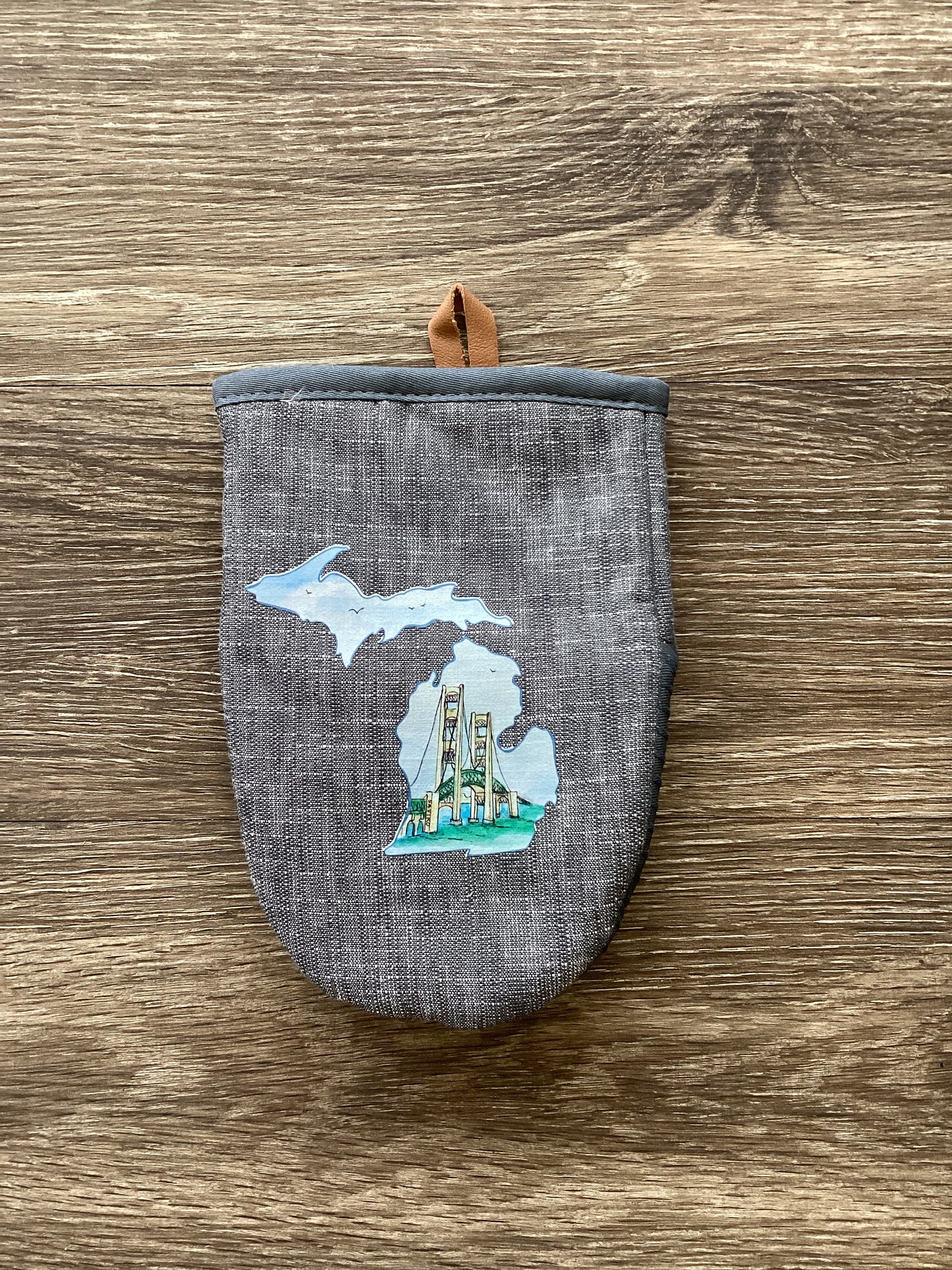 Mackinaw Bridge - Michigan - Short Oven Mitt