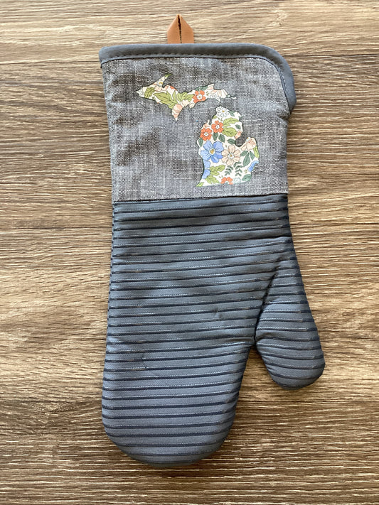 Blossoms - Meadow - Michigan - Large Oven Mitt