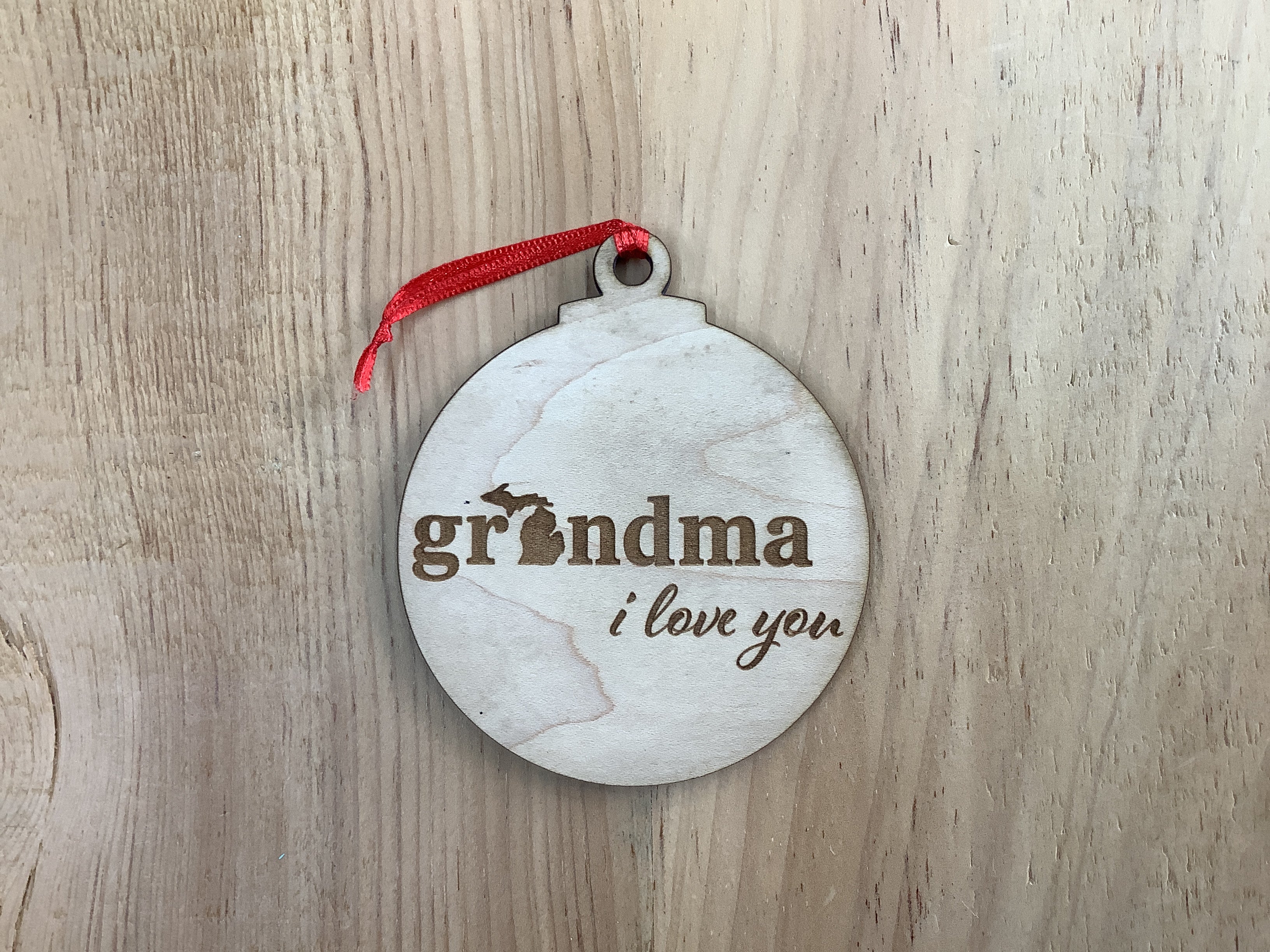 'Grandma, I love you' - Word - Wooden Engraved Ornament