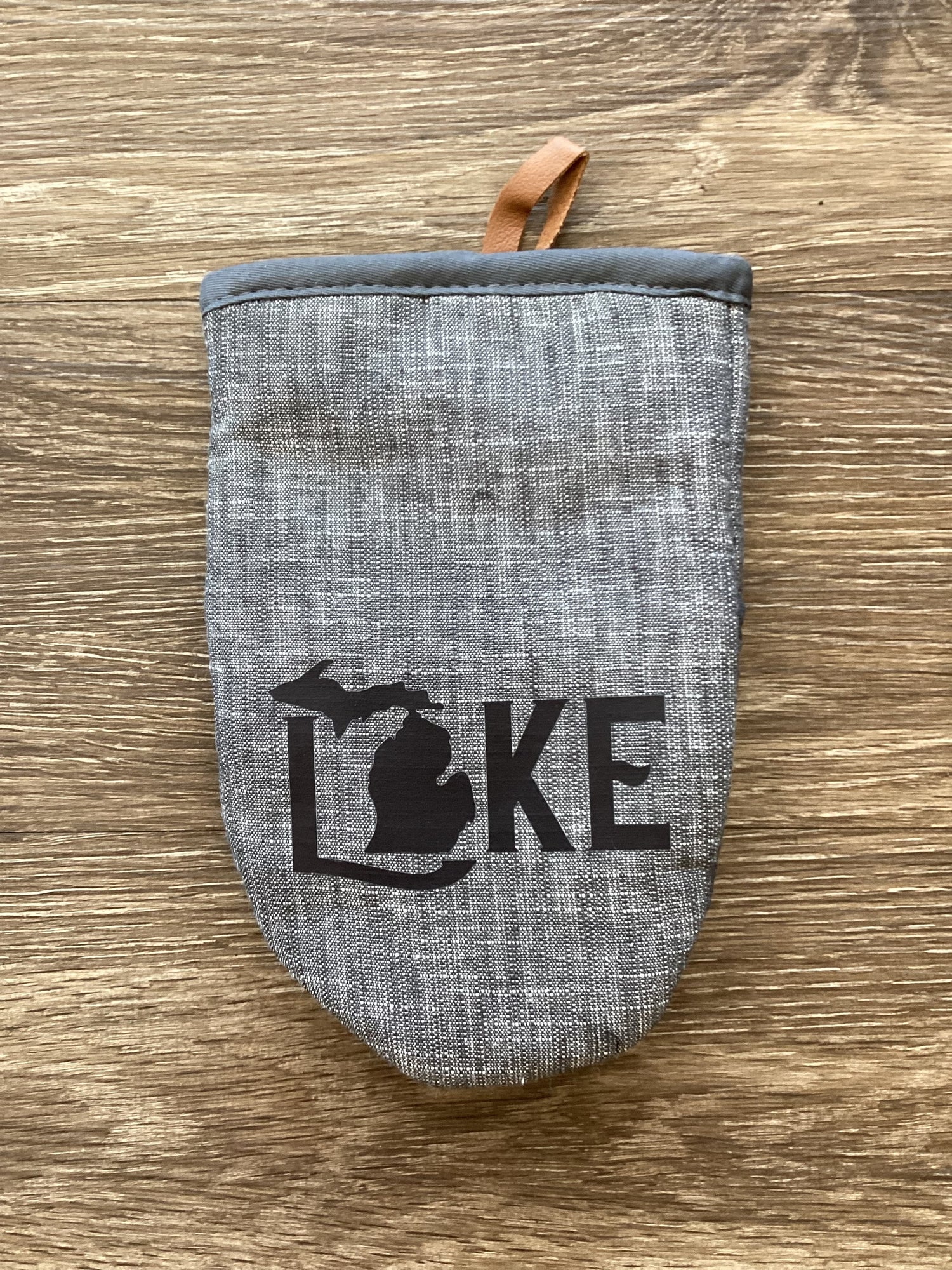 "Lake" - Word - Short Oven Mitt