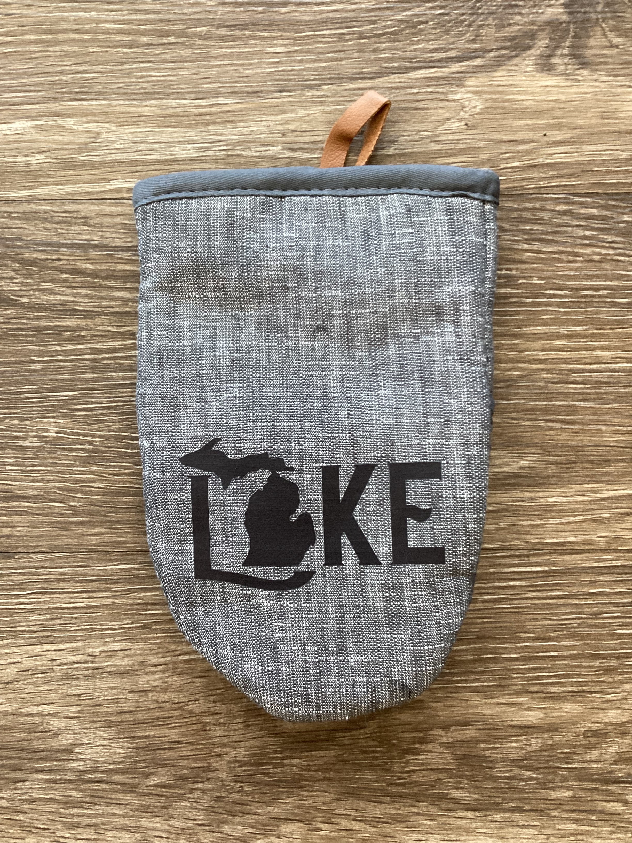 "Lake" - Word - Short Oven Mitt