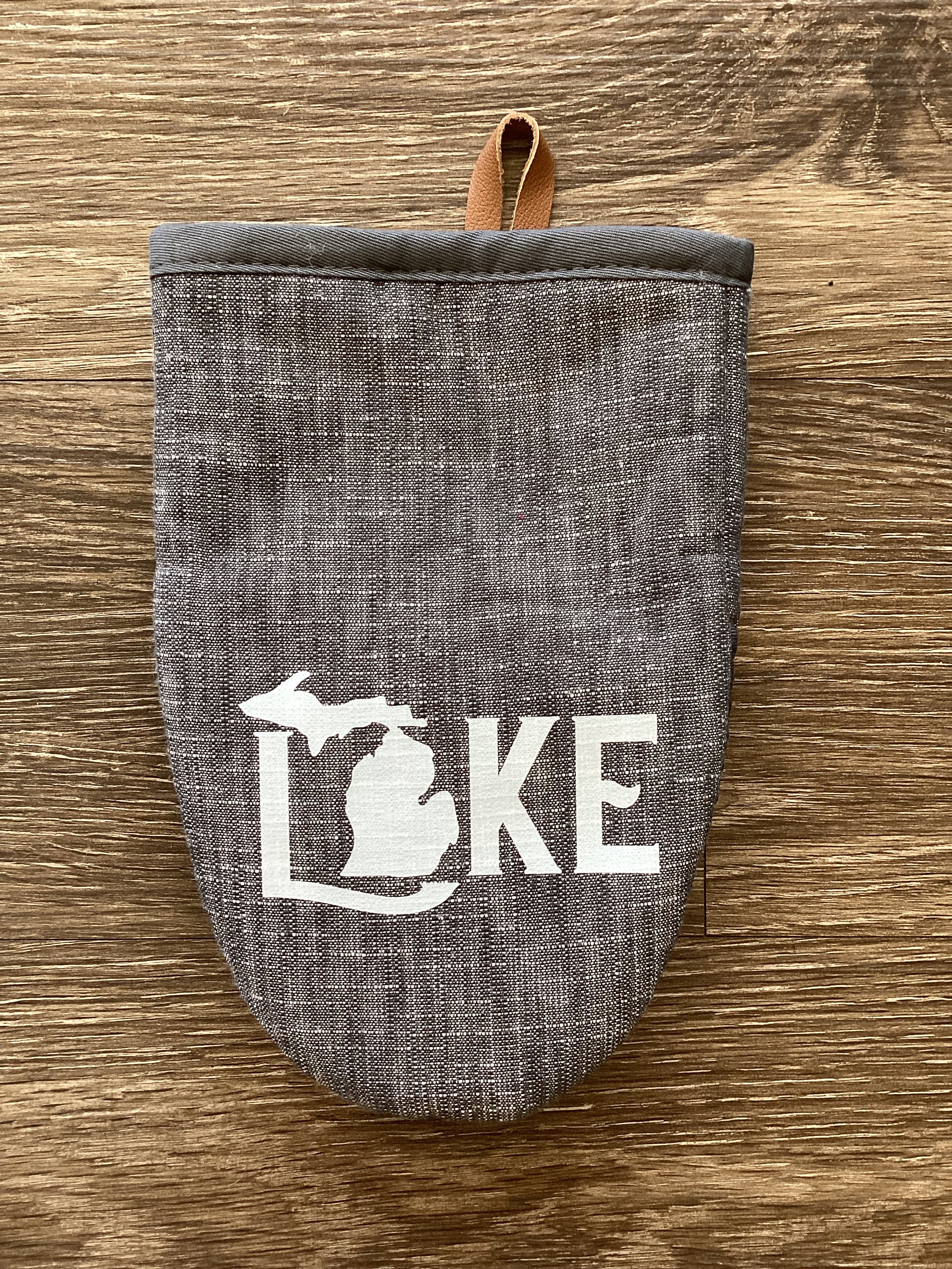 "Lake" - Word - Short Oven Mitt