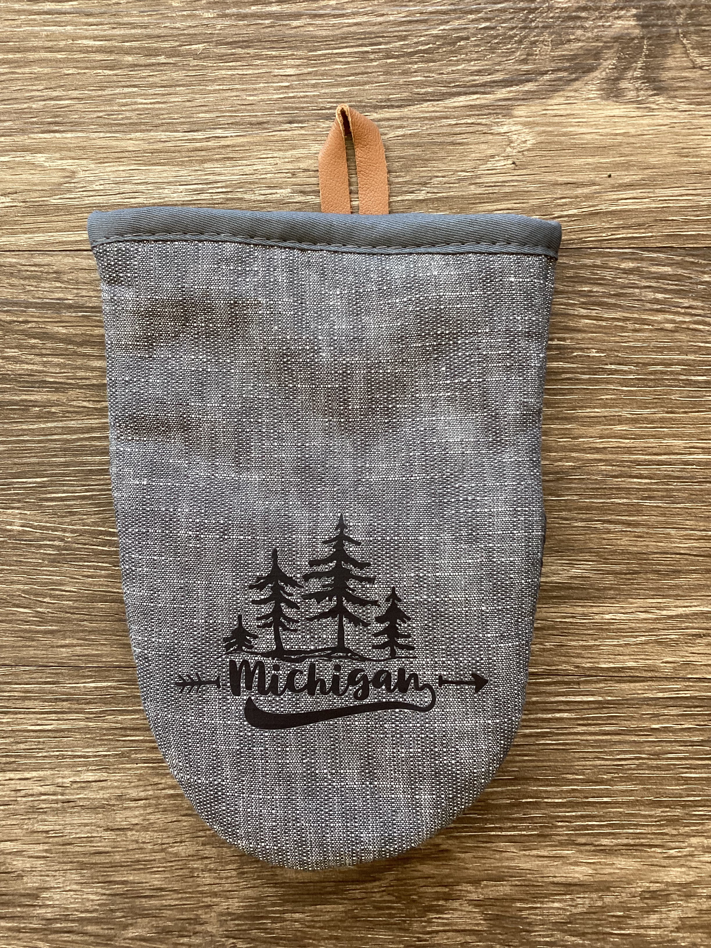 "Michigan" Forest - Word - Short Oven Mitt