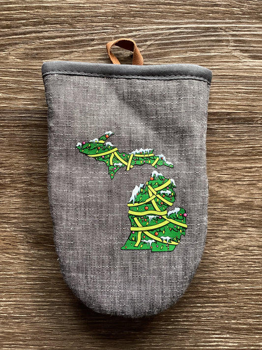 Christmas Tree - Snowy - Michigan - Short Oven Mitt